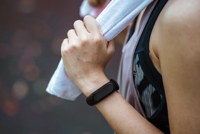 Best Fitness Trackers Without A Screen